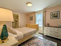 Country Mama's Modern Artsy Cottage 세지윅 호텔