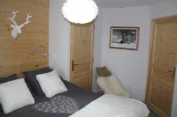 THE CRYSTAL CHALET Apartment standing with balcony view impregnable ski-in ski-out