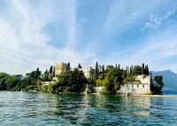 Limone apartment: pool, air conditioning, seating area, parking lot, 5 minutes walk to the lake Hoteles en Toscolano-Maderno