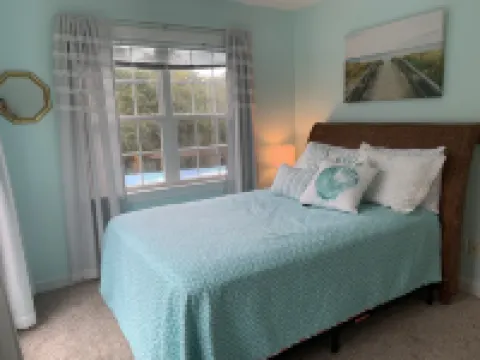A private, wooded home in Emerald Isle, NC, 5th row from the beach (5 min walk)