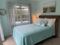A private, wooded home in Emerald Isle, NC, 5th row from the beach (5 min walk)