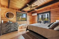 Cabin on 5 acres w/Full Gym, Steam Rm, Hot Tub. Pet Friendly. Near Glacier N.P.