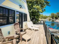 Kayak Shack: Waterfront, 2nd Floor, Boat Dock, in the Heart of Downtown