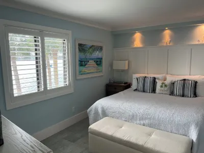 Waterfront Condo in the newly renovated Riverside Club B 201, Olde Marco! Hotel in zona Endless Summer Adventures