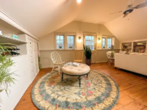 Winery & Vineyard Loft with 1000+ acres of hiking. Farm with Goats & Horses