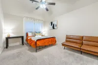 55% off special Monthly price/New remodel/6 rooms/4 bathrooms/Business welcome Các khách sạn gần Third Monday Trade Days