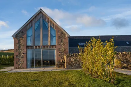 Robin Cottage, Logiealmond Estate