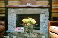 Molly’s Creekside Cabin, on Lovers Lane (Sonoma Wine Tasting/Biking Getaway)