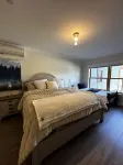 Luxury Condo at Cranmore Mountain in North Conway!! Heated Pool & Hot Tub!!!