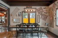 WOW Huge Catfish Lake Home 13br 5ba, Sleeps 26, Eag River Chain/weddings/events