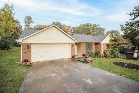 Cozy Cove-Cute 3BR in Town