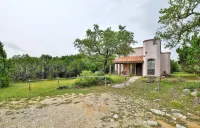 Blue Armadillo - Cozy Country Cabin Close to Downtown Wimberley