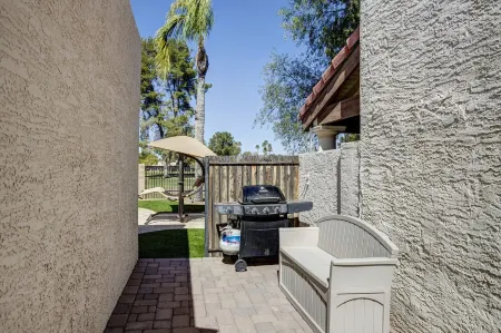 Quiet Desert Oasis on Golf Course w/ Heated Pool Отели в г. Меса