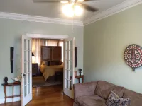 THE LOVE SHACK LARGE MIDTOWN VIBE WITH BIG MONTHLY SAVINGS 멤피스 호텔