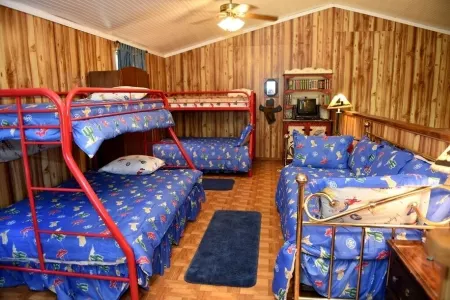 Cherry Creek Cabin Secluded on a Private Rranch Отели рядом с достопримечательностью «Парк штата Гарнер»