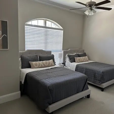 Knotting Hill Place Luxury 6 Br, 5.5 Baths Outdoor Kitchen and Pool!Sleeps 14