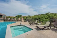 Golf, hike, walk, bike or just relax at this beautiful Ventana Canyon Condo