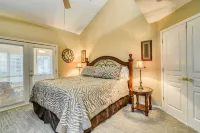 Penthouse with pool.  8 min to Tablerock Lake