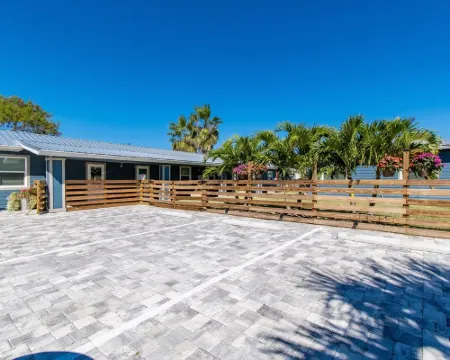 JOHNS PASS "Studio 4" Fisherman's Cove & Cottages Hotels in Madeira Beach