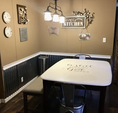 Welcome to Jireh's Haven Quiet, Charming 3 Bedroom Farmhouse