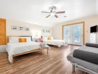 The Blue Llama | Pets OK | Llama Loft | Fire Pit | Fenced Yard | Off Nelson 151 Hotels in Rockfish