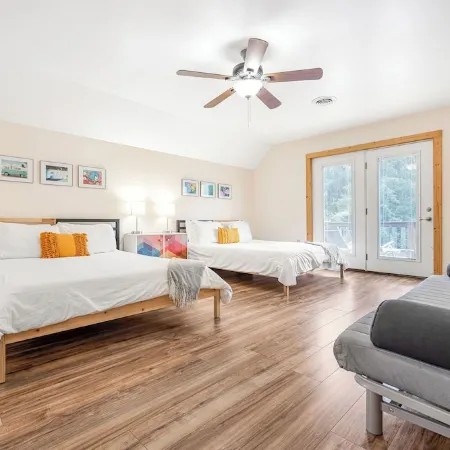 The Blue Llama | Pets OK | Llama Loft | Fire Pit | Fenced Yard | Off Nelson 151