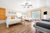 The Blue Llama - Spacious Oasis off Brew Ridge Trail - Great for Groups & Pets