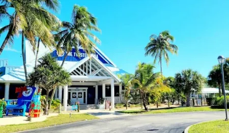 POSHPADZ Villa Del Sol Walk to Jupiter Beach