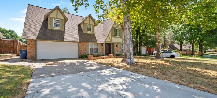 Serene & Spacious Family Retreat w/ Pool. Park and St. Francis Hospital Nearby. Hotels in Tulsa