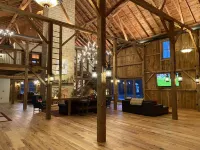 Annabel Lee Barn ~ A Getaway of Warmth & Charm!