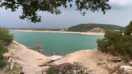 Medina Lake Villa - Stunning Lakeviews, Waterfront Access & Pool