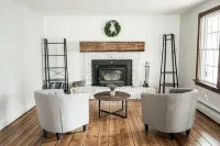 Spacious 4 bedroom home, close to hiking trails and Gore mountain for skiing Hotel a Schroon