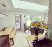 Beautiful Spacious Seaside Apartment