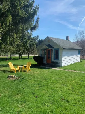 Cozy, upgraded, pet friendly cabin, formerly Cuba Lake Vintage Duck House.