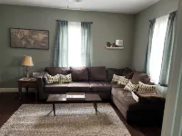 Cozy house on a quiet street Hotels in Bedford