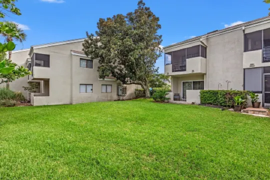 Light, Airy Luxury Condo Steps from Private Beach