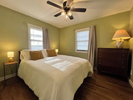 Westside House 2 Miles to Downtown and the Stadium