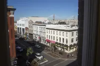 Corner View Broughton Penthouse with FREE Reserved Parking