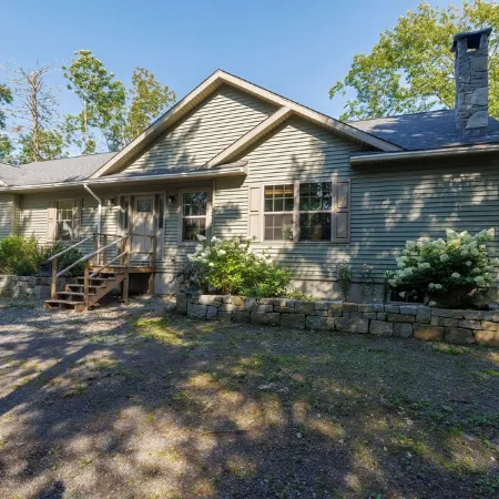Beautiful lakefront home on Seal Cove next to Acadia National Park
