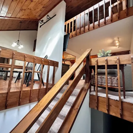 North Conway Getaway! Stonehurst Village Condo - 2,500 Sq. Ft