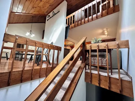 North Conway Getaway! Stonehurst Village Condo - 2,500 Sq. Ft Отели в г. Норт-Конуэй