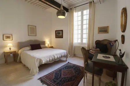 Magnificent apartment on Place aux Herbes- 16th century building