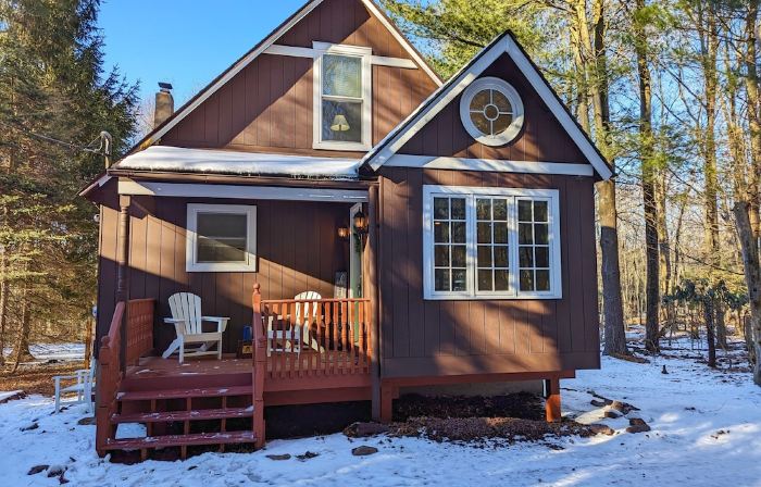 Charming Colville Cottage with King Bed/Deck/Pet Friendly!