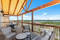 The Table Rocker • Ozark Family Retreat, 5BR 7 BA