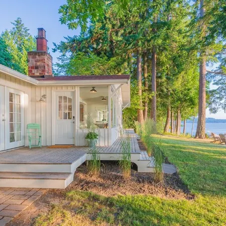 Sea Salt Cottage - 180-degree Views of the Olympic Mountain Range and Hood Canal