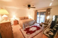 Yellowstone Sunset Lodge+Hotub+AC+WiFI+20 mins to Yellowstone's West Gate