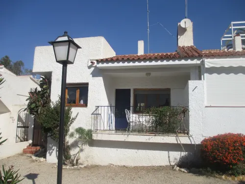 BUNGALOW (SAT SMARTTV & INTERNET 300 MB)-COVETA FUMA -EL CAMPELLO