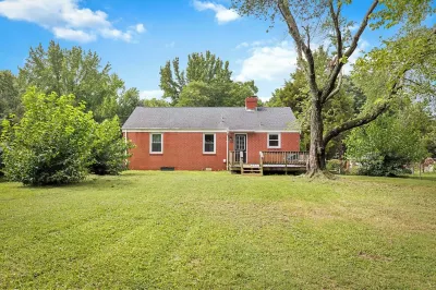 Charming 3-bedroom house with AC and WiFi in wonderful Richmond Hotels near Kroger Marketplace