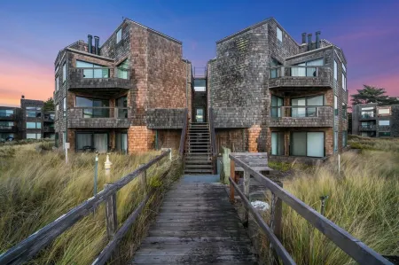 Serene & Modern~ Ocean Front View~ 2 Bd 2 Bth~1st Fully Remodeled