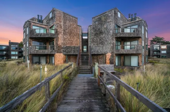 Serene & Modern~ Ocean Front View~ 2 Bd 2 Bth~1st Fully Remodeled